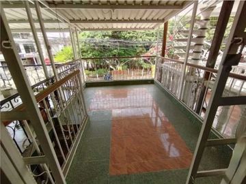 Se vende casa de dos pisos más terraza Brisas de los lamos Norte Cali
