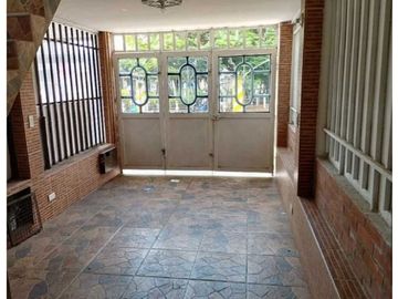 Se vende casa de dos pisos más terraza Brisas de los lamos Norte Cali