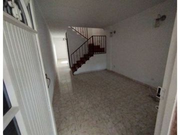 Se vende casa de dos pisos más terraza Brisas de los lamos Norte Cali
