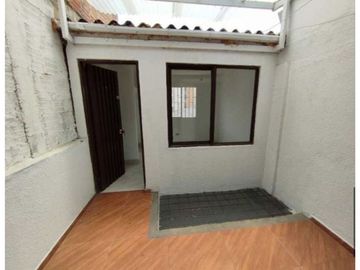 Se vende casa de dos pisos más terraza Brisas de los lamos Norte Cali