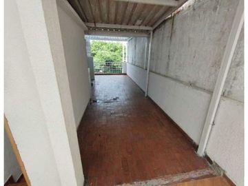 Se vende casa de dos pisos más terraza Brisas de los lamos Norte Cali