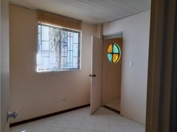LUXA VENDE CASA BARRIO CATAY EN CONJUNTO