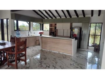 VENDO FINCA 10 MIL MTS UNIDAD CERRADA VIA A LA CEJA CH