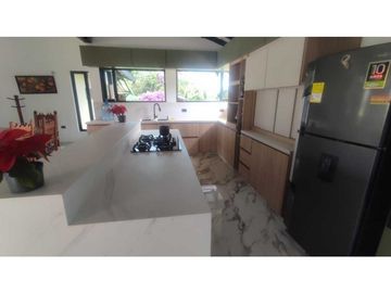 VENDO FINCA 10 MIL MTS UNIDAD CERRADA VIA A LA CEJA CH