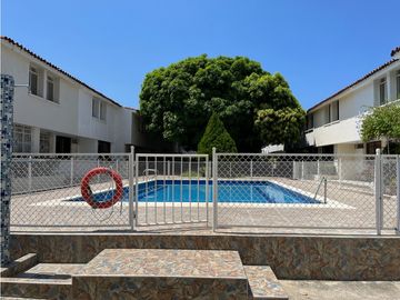 Venta de casa con aparta-estudio conjunto cerrado Postobón-Santa Marta
