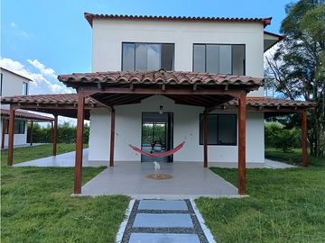 VENTA HERMOSA CASA PARA ESTRENAR EN CONDOMINIO COMBIA PEREIRA