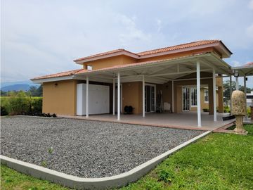 VENTA AMPLIA CASA CAMPESTRE SECTOR VIA PEREIRA- ARMENIA
