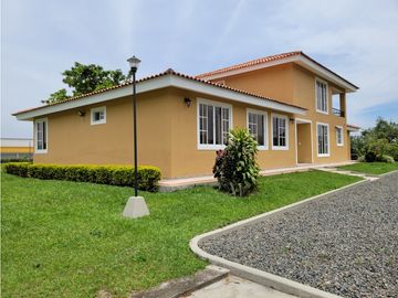VENTA AMPLIA CASA CAMPESTRE SECTOR VIA PEREIRA- ARMENIA