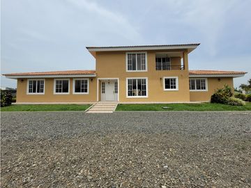 VENTA AMPLIA CASA CAMPESTRE SECTOR VIA PEREIRA- ARMENIA