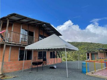 Estadero en venta en DAGUA valle