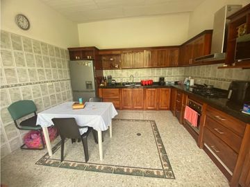 Se vende - permuta casa amplia de una planta Barrio Obrero Palmira