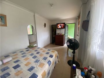 Se vende - permuta casa amplia de una planta Barrio Obrero Palmira