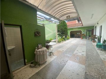 Se vende - permuta casa amplia de una planta Barrio Obrero Palmira