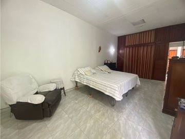 Se vende - permuta casa amplia de una planta Barrio Obrero Palmira