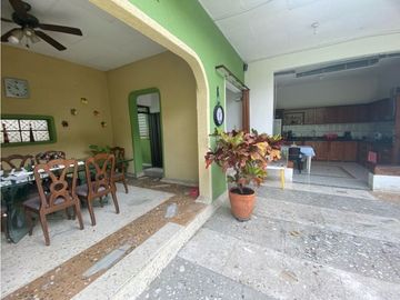 Se vende - permuta casa amplia de una planta Barrio Obrero Palmira