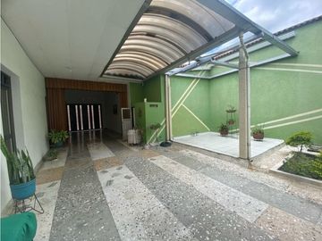 Se vende - permuta casa amplia de una planta Barrio Obrero Palmira