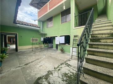 Se vende - permuta casa amplia de una planta Barrio Obrero Palmira