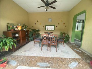 Se vende - permuta casa amplia de una planta Barrio Obrero Palmira