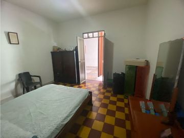 Se vende - permuta casa amplia de una planta Barrio Obrero Palmira