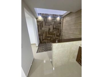 Se vende casa de dos pisos más terraza Barrio El Bosque Palmira Valle