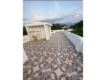 Se vende casa de dos pisos más terraza Barrio El Bosque Palmira Valle