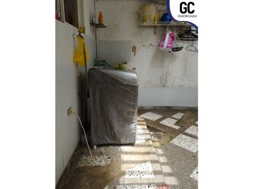 Se vende casa / barrio los robles