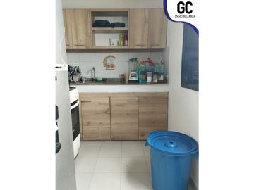 Se vende apartamentos + local / soledad 2000