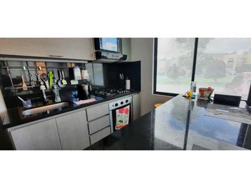 Bella casa con habitación principal en primer piso