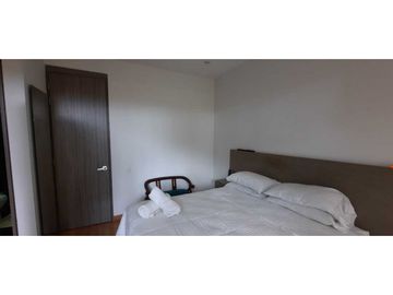 Bella casa con habitación principal en primer piso