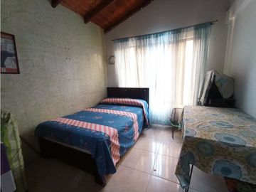SE VENDE CASA EN LA ESMERALDA