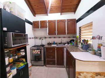 SE VENDE CASA EN LA ESMERALDA