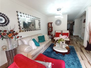 SE VENDE CASA EN LA ESMERALDA