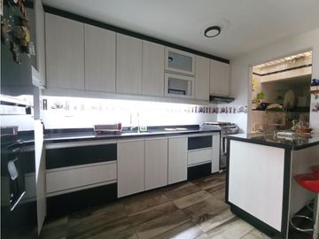 SE VENDE CASA EN LA ESMERALDA