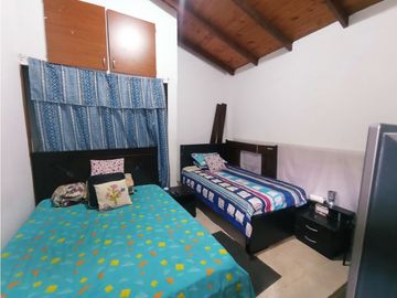 SE VENDE CASA EN LA ESMERALDA