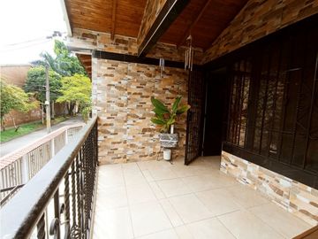 SE VENDE CASA EN LA ESMERALDA