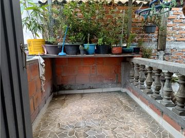 VENTA CASA DE DOS NIVELES INDEPENDIENTES DOSQUEBRADAS-LOS NARANJOS