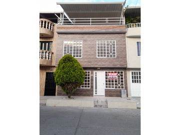 Barrio Fátima - Casa con terraza remodelada en venta Palmira Valle