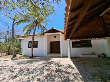 En Cartagena Vendo excelente casa estilo campestre Terranova de indias