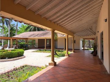 En Cartagena Vendo excelente casa estilo campestre Terranova de indias