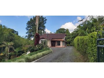 VENTA CASA CAMPESTRE CON HERMOSA VISTA TRIBUNAS PEREIRA