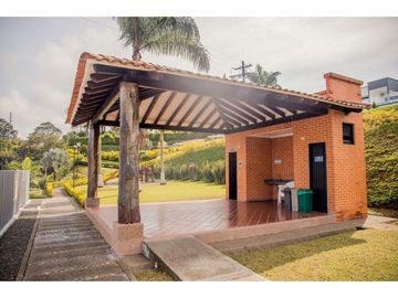 VENTA HERMOSA CASA CAMPESTRE - SECTOR TRIBUNAS VIA ARMENIA - PEREIRA