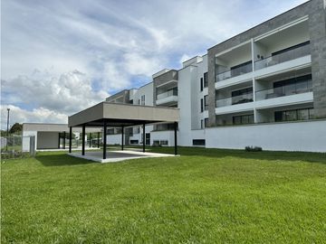Se Vende Apartasuite Campestre Condominio Lagos De Iraka