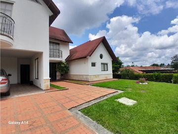 Venta Casa Campestre a Puerta Cerrada Cerca Club Campestre