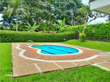 Venta Casa Campestre a Puerta Cerrada Cerca Club Campestre