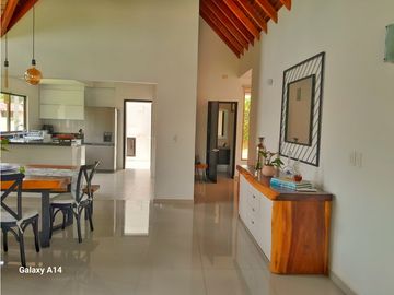 Venta Casa Campestre a Puerta Cerrada Cerca Club Campestre