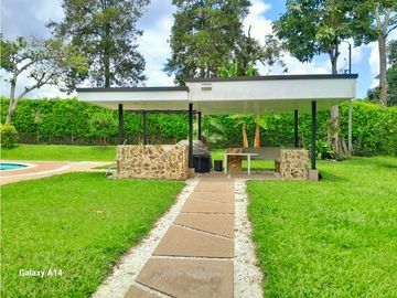Venta Casa Campestre a Puerta Cerrada Cerca Club Campestre