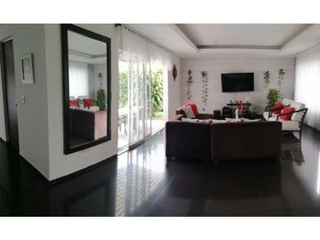 Se vende casa campestre ubicada en la Tebaida