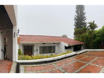 VENDO HERMOSA CASA CAMPESTRE EN CONJUNTO CERRADO EN KM 1 VIA DAPA.