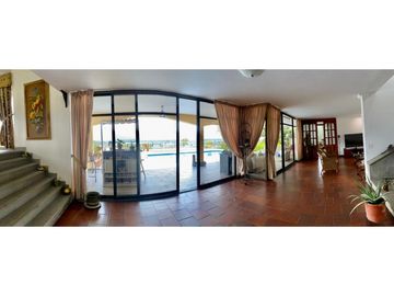 VENDO HERMOSA CASA CAMPESTRE EN CONJUNTO CERRADO EN KM 1 VIA DAPA.