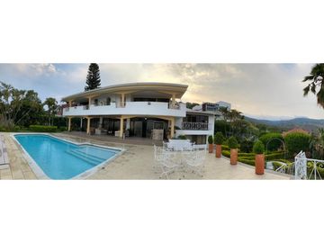 VENDO HERMOSA CASA CAMPESTRE EN CONJUNTO CERRADO EN KM 1 VIA DAPA.